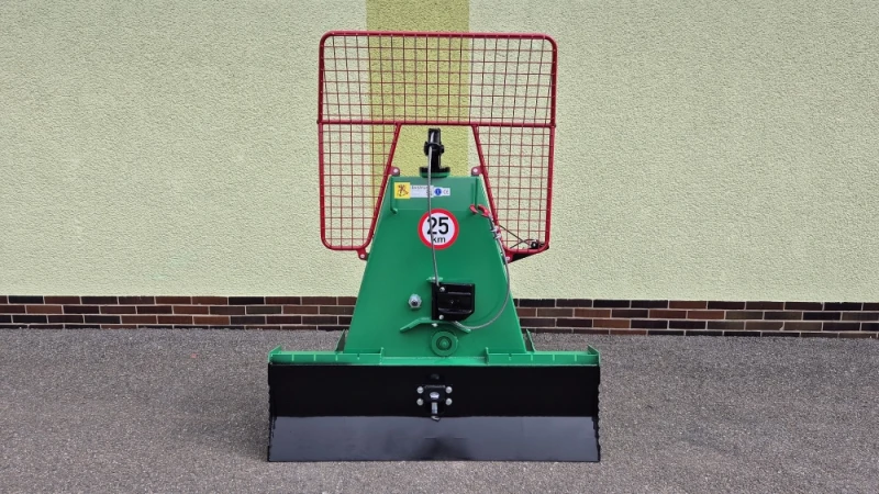 Wyciągarka leśna o sile uciągu 4000 kg.