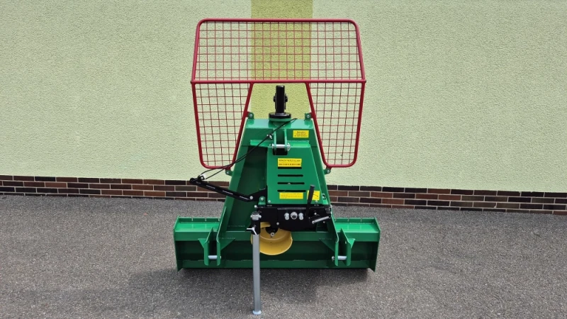 Wyciągarka leśna o sile uciągu 4000 kg.