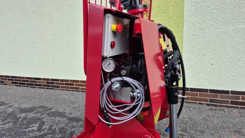 Zdalnie sterowana wyciągarka leśna o sile uciągu 4 tony, hydrauliczne siłowniki wykonawcze do małych ciągników