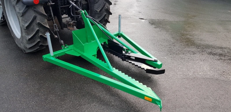 Ciągnikowa maszyna do usuwania niechcianych krzaków i małych drzewek