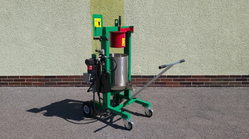 Prasa do tłoczenia soku z musu owocowego i warzywnego.