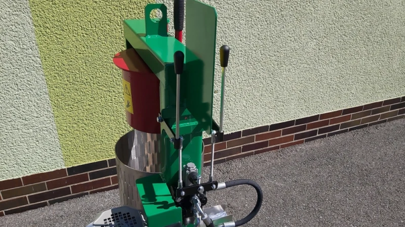 Prasa do tłoczenia soku z musu owocowego i warzywnego.