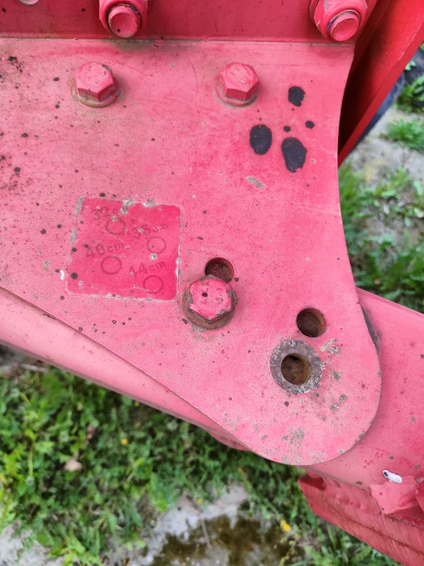 Sprzedam pług obrotowy cztero skibowy Euro Masz.