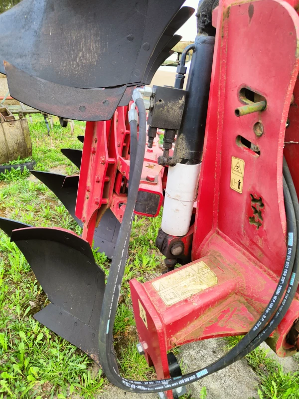 Sprzedam pług obrotowy cztero skibowy Euro Masz.