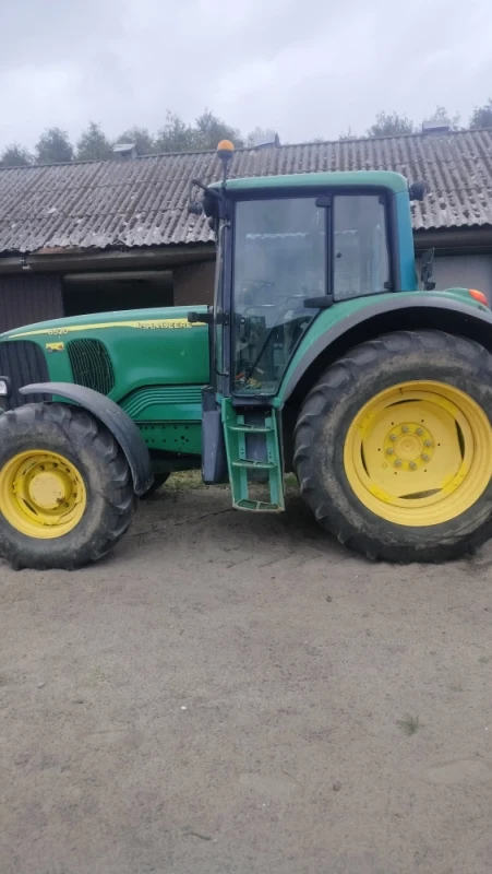 John Deere 6520