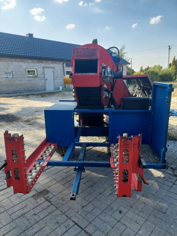 Kombajn do zbioru aronii ARONIC