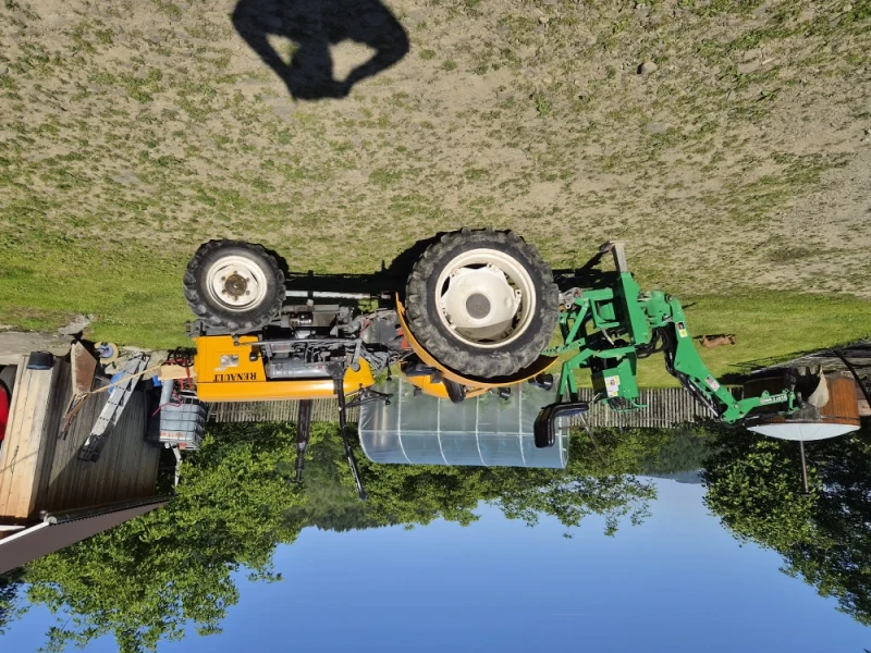 Koparka ciągnikowaSprzedam koparkę TRX BHSM-95  hydrauliczna, sprawna, gotowa do pracy Na sprzedaż koparka hydrauliczna TRX BHSM-95 montowana na tylny TUZ ciągnika. Maszyna jest w pełni sprawna, zadb