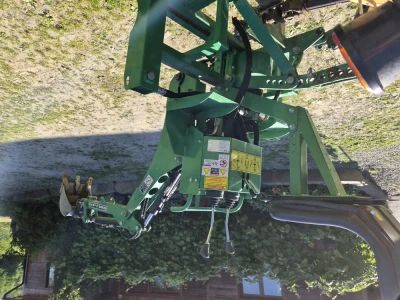Koparka ciągnikowaSprzedam koparkę TRX BHSM-95  hydrauliczna, sprawna, gotowa do pracy Na sprzedaż koparka hydrauliczna TRX BHSM-95 montowana na tylny TUZ ciągnika. Maszyna jest w pełni sprawna, zadb