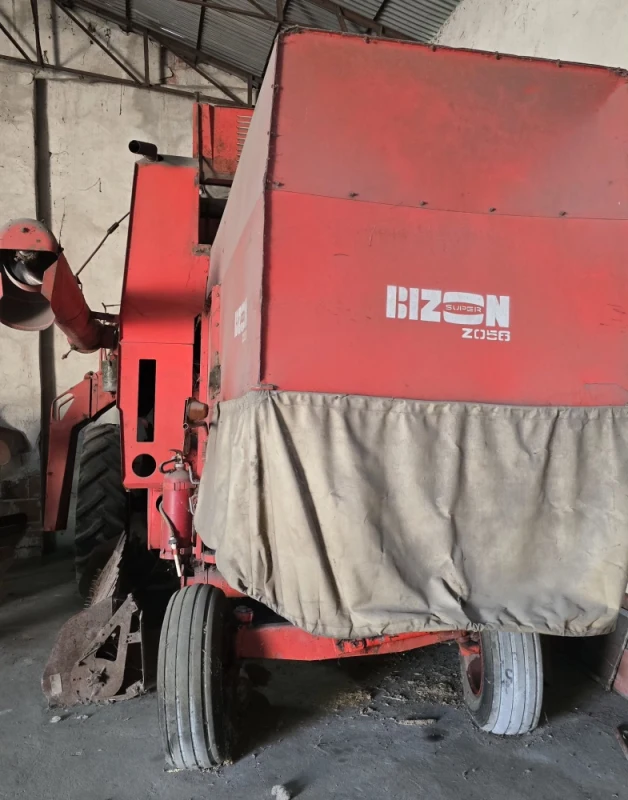 Kombajn zbożowy Bizon Super Z056