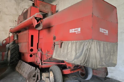 Kombajn zbożowy Bizon Super Z056