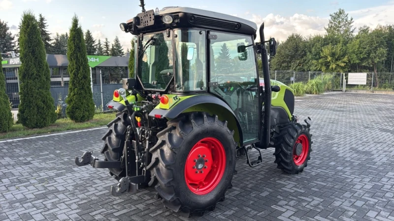 Ciągnik sadowniczy Claas Nexos 240F