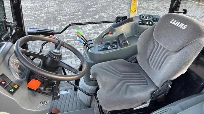 Ciągnik sadowniczy Claas Nexos 240F