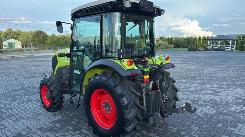 Ciągnik sadowniczy Claas Nexos 240F