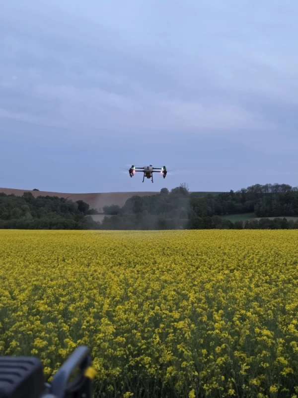 Usługami Dronami