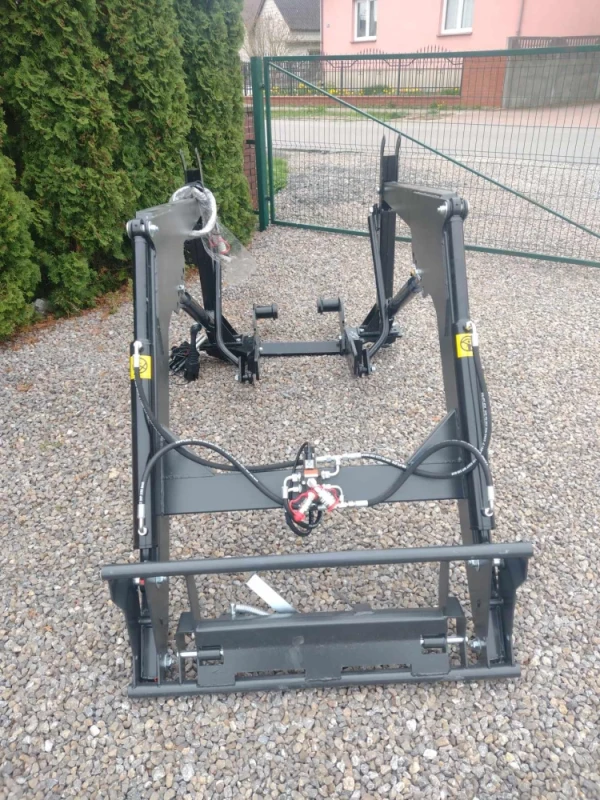 ładowacz czołowy model V-700 Firmy ROLAGRO