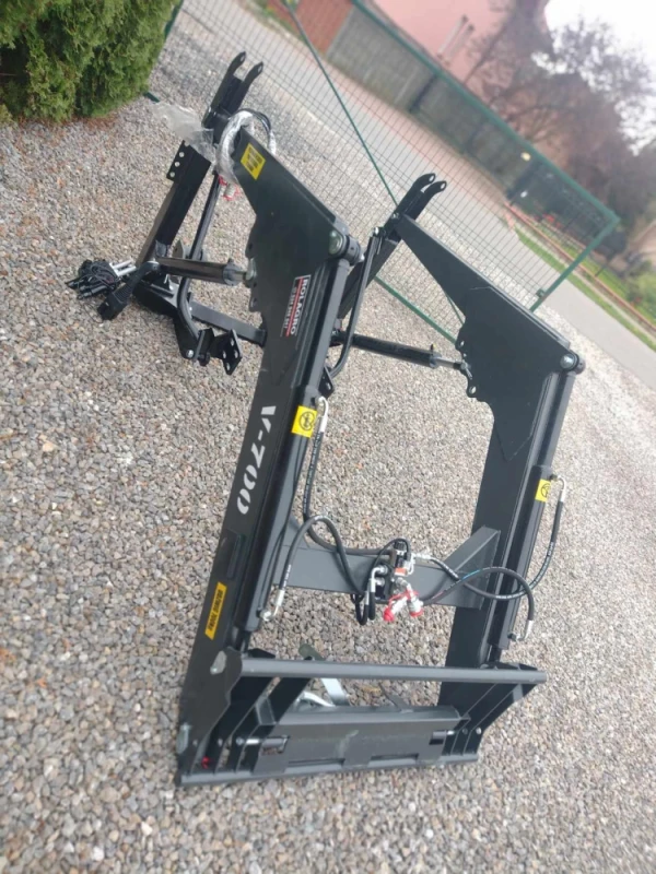 ładowacz czołowy model V-700 Firmy ROLAGRO
