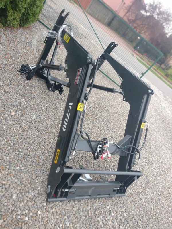 ładowacz czołowy model V-700 Firmy ROLAGRO
