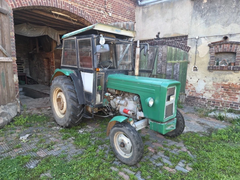 Sprzedam ciągnik i 3 przyczepy